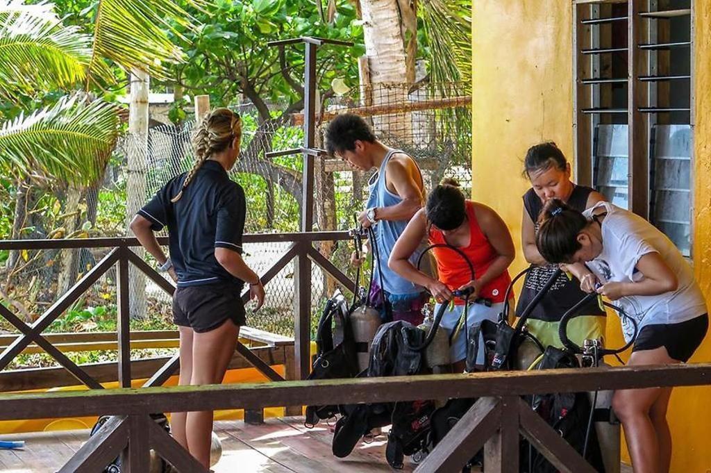 Ratu Kini Dive & Stay เกาะมานา ภายนอก รูปภาพ